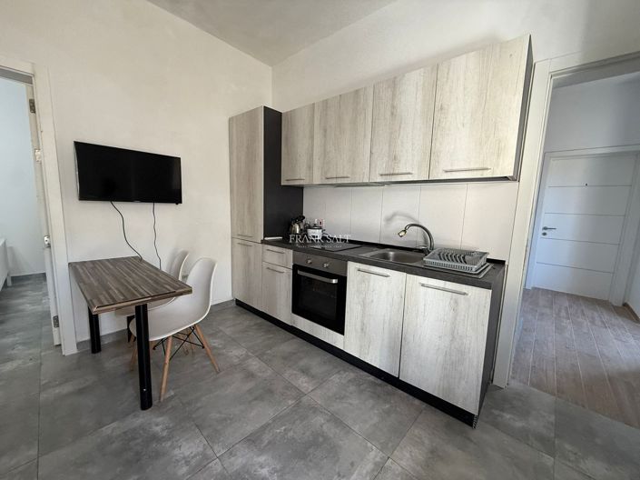 Image No.2-5 Bed Property for sale