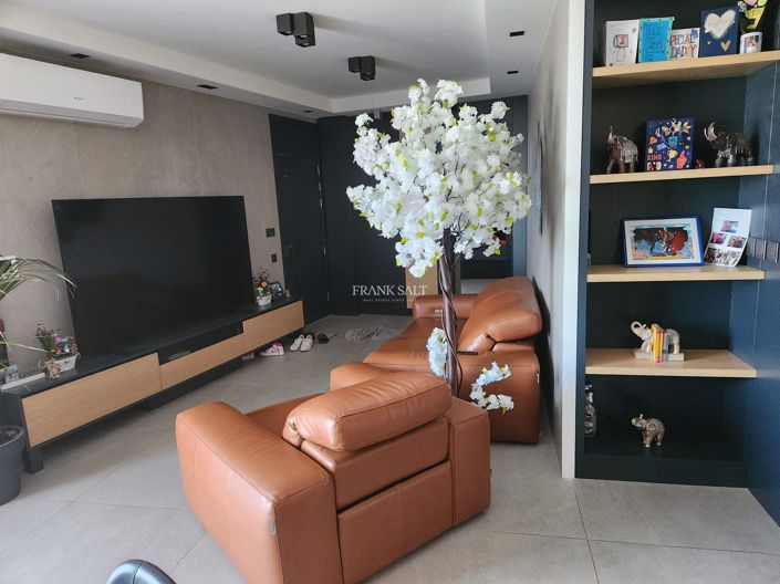 Image No.17-3 Bed Property for sale