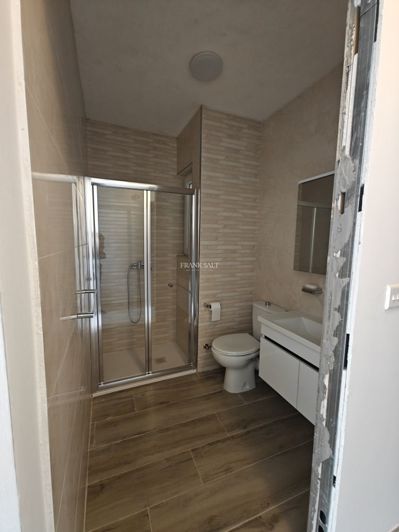 Image No.10-3 Bed Property for sale