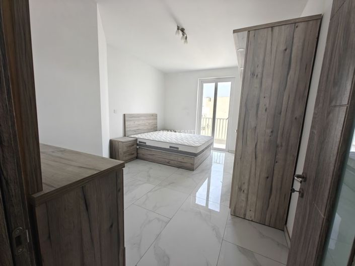 Image No.8-3 Bed Property for sale