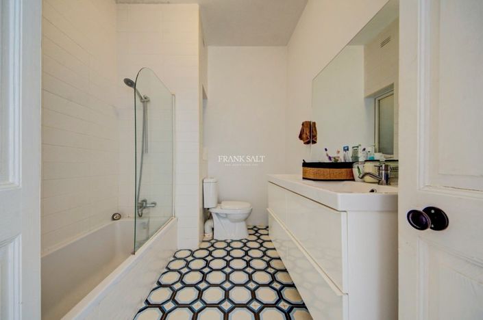 Image No.29-4 Bed Property for sale