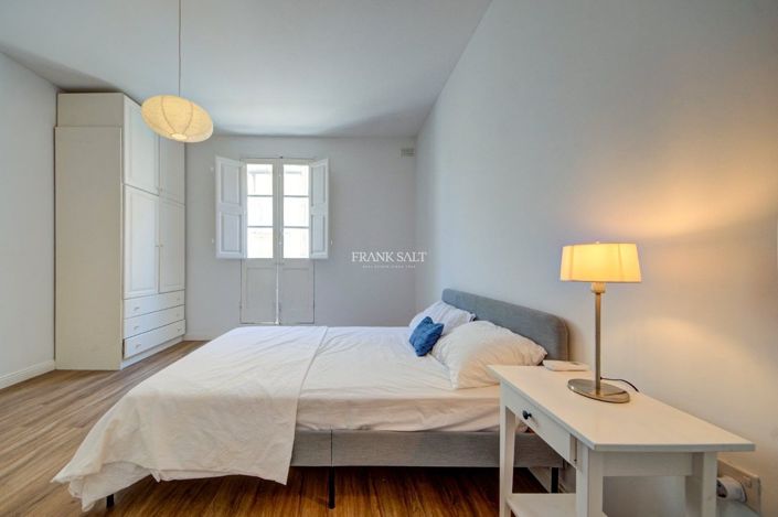 Image No.30-4 Bed Property for sale
