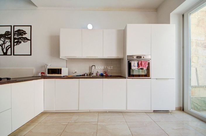Image No.6-4 Bed Property for sale
