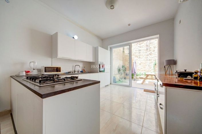 Image No.7-4 Bed Property for sale