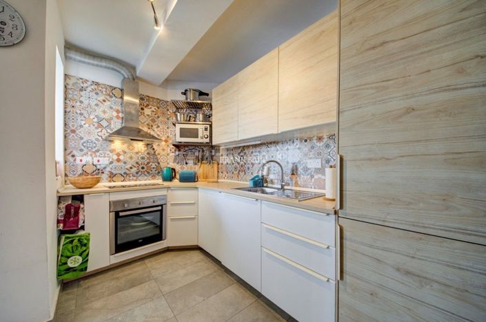 Image No.12-2 Bed Property for sale