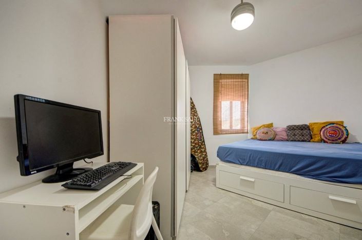 Image No.17-2 Bed Property for sale