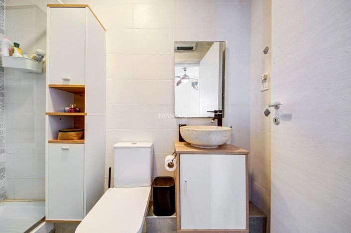 Image No.24-2 Bed Property for sale