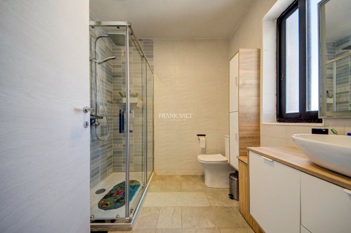 Image No.27-2 Bed Property for sale