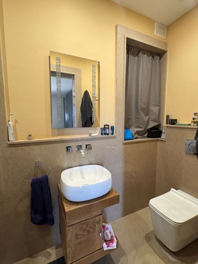 Image No.10-3 Bed Property for sale