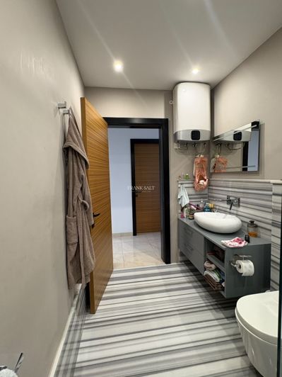Image No.13-3 Bed Property for sale