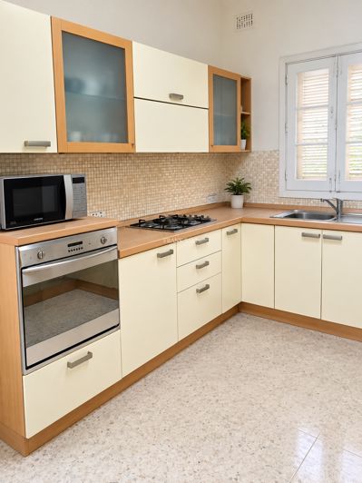 Image No.2-Propriété de 4 chambres à vendre