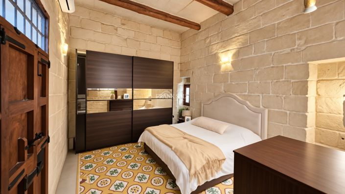 Image No.6-3 Bed Property for sale