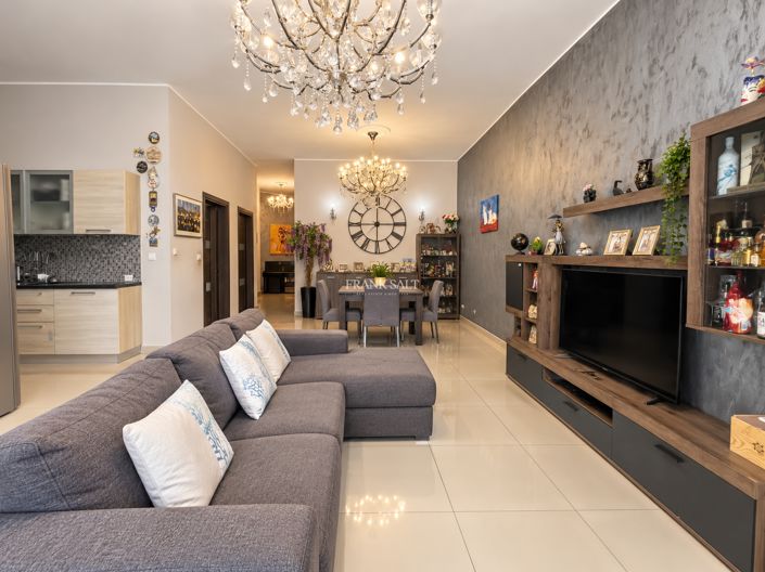 Image No.2-3 Bed Property for sale