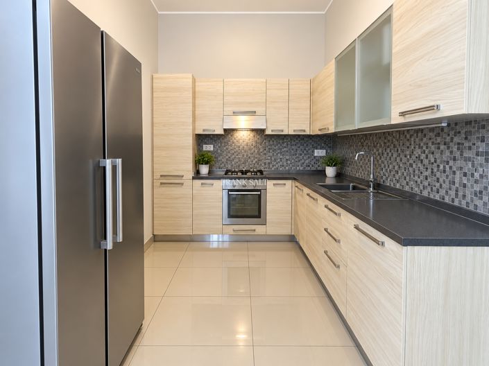 Image No.5-3 Bed Property for sale