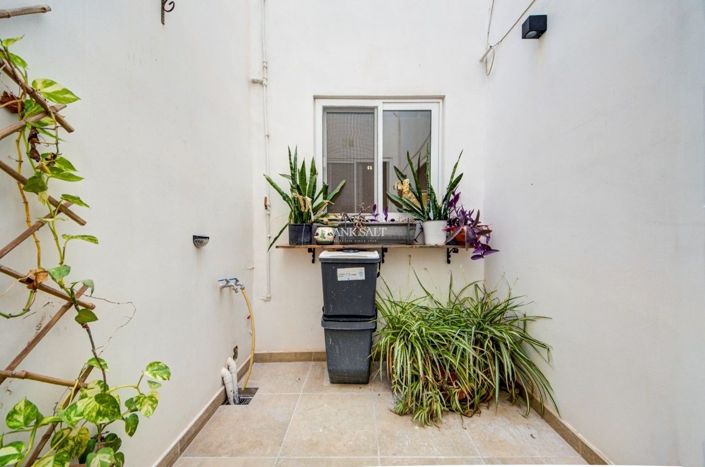 Image No.14-3 Bed Property for sale