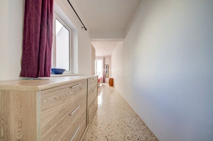 Image No.19-3 Bed Property for sale