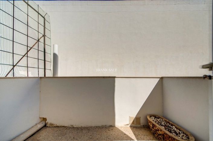 Image No.21-3 Bed Property for sale