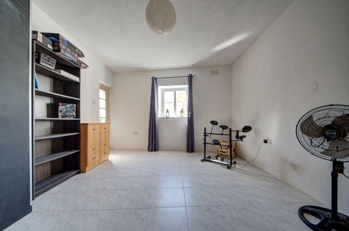 Image No.22-3 Bed Property for sale