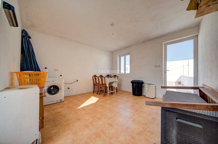 Image No.24-3 Bed Property for sale