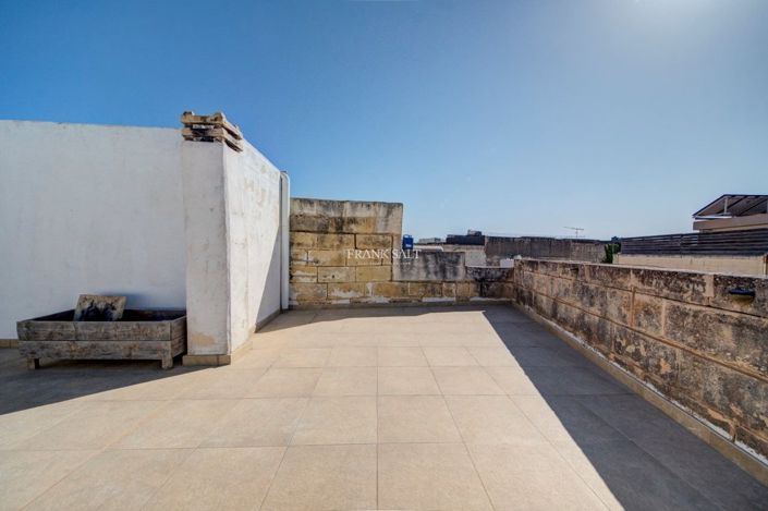 Image No.26-3 Bed Property for sale