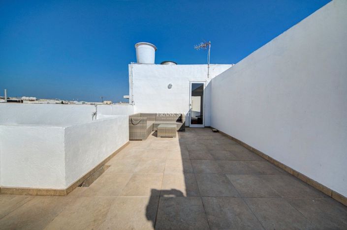 Image No.28-3 Bed Property for sale