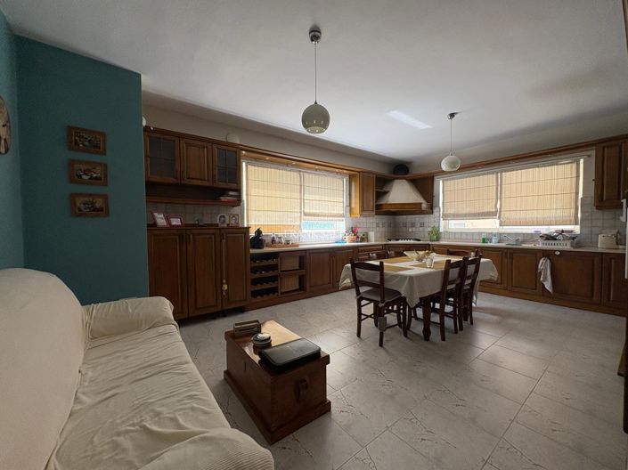 Image No.14-5 Bed Property for sale