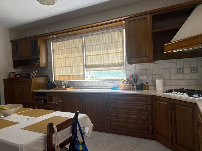 Image No.17-5 Bed Property for sale