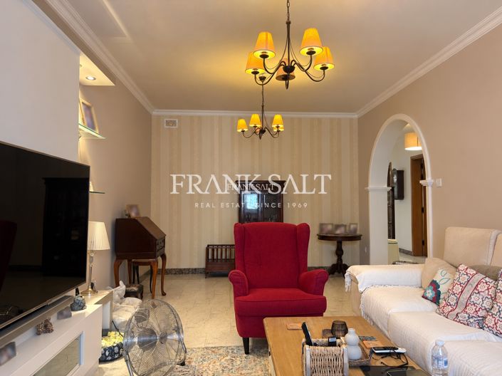 Image No.4-5 Bed Property for sale