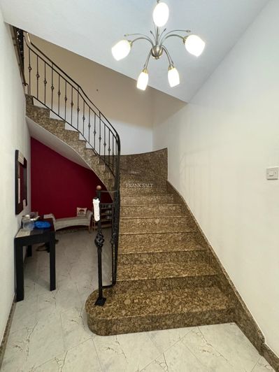 Image No.7-5 Bed Property for sale