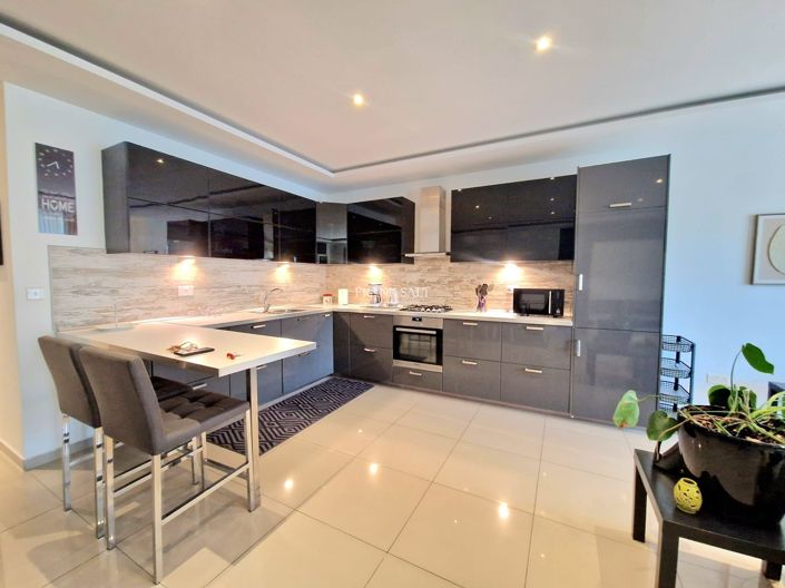Image No.3-2 Bed Property for sale