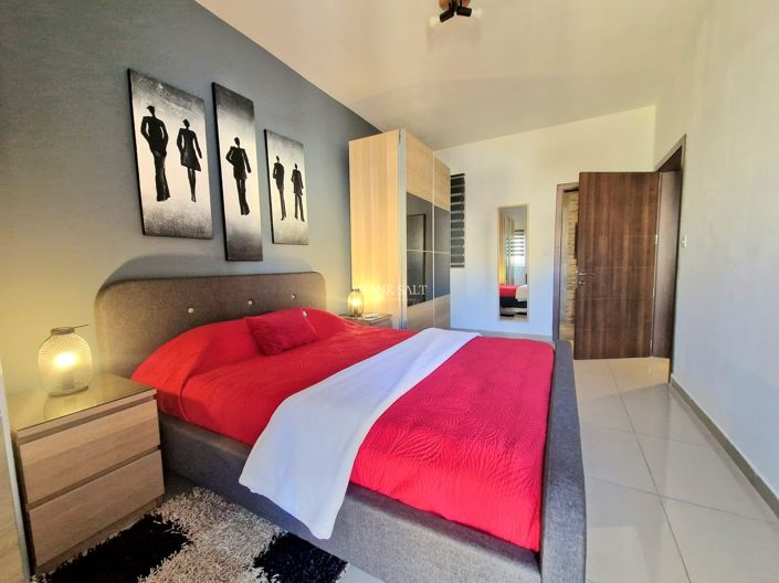 Image No.6-2 Bed Property for sale