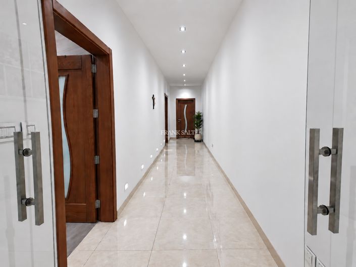 Image No.3-3 Bed Property for sale