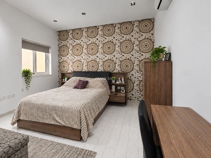 Image No.4-3 Bed Property for sale