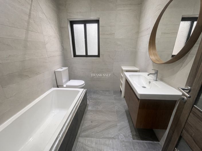 Image No.7-3 Bed Property for sale