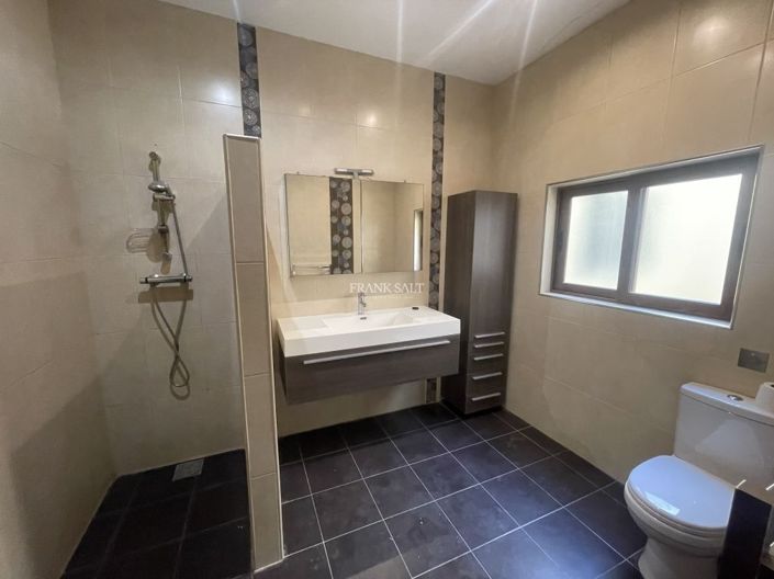 Image No.6-3 Bed Property for sale