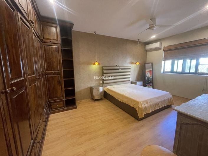 Image No.8-3 Bed Property for sale