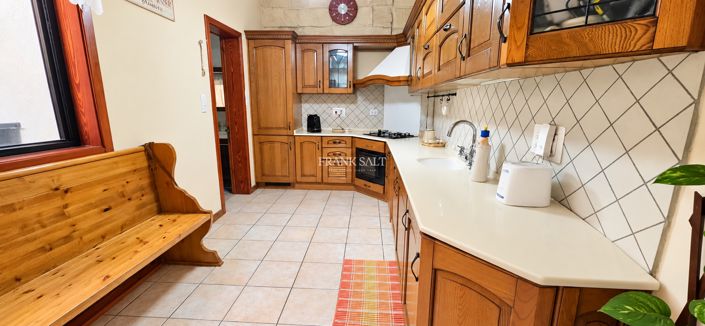 Image No.3-3 Bed Property for sale