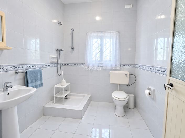 Image No.5-Propriété de 2 chambres à vendre