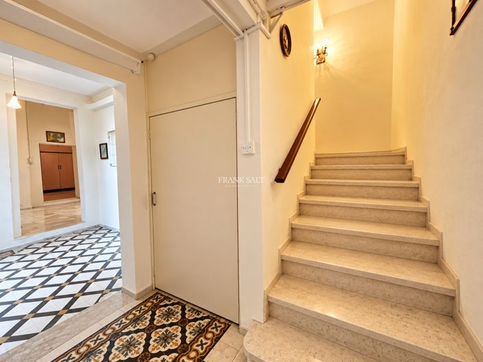 Image No.10-2 Bed Property for sale