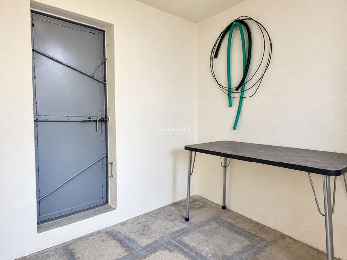 Image No.13-2 Bed Property for sale