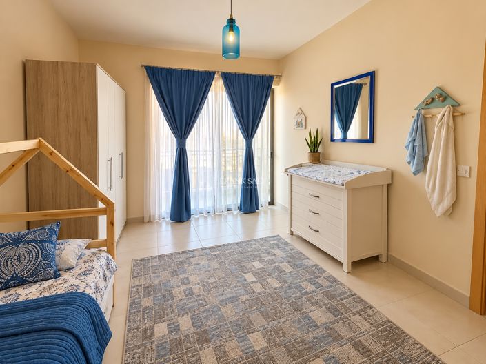 Image No.12-3 Bed Property for sale
