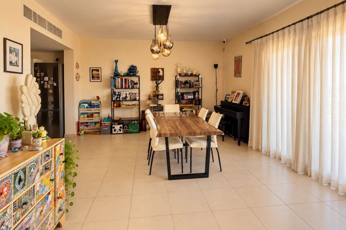 Image No.3-3 Bed Property for sale