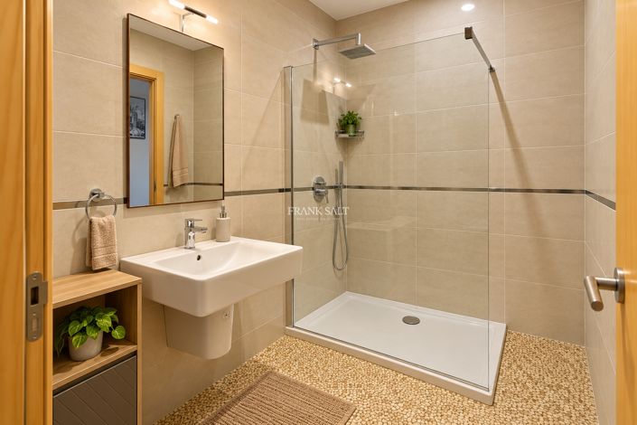 Image No.7-3 Bed Property for sale
