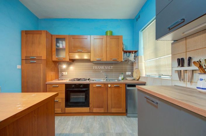 Image No.11-3 Bed Property for sale