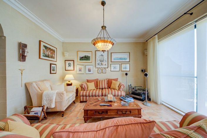 Image No.13-3 Bed Property for sale