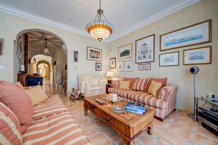 Image No.15-3 Bed Property for sale