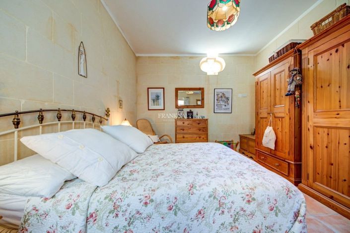 Image No.22-3 Bed Property for sale
