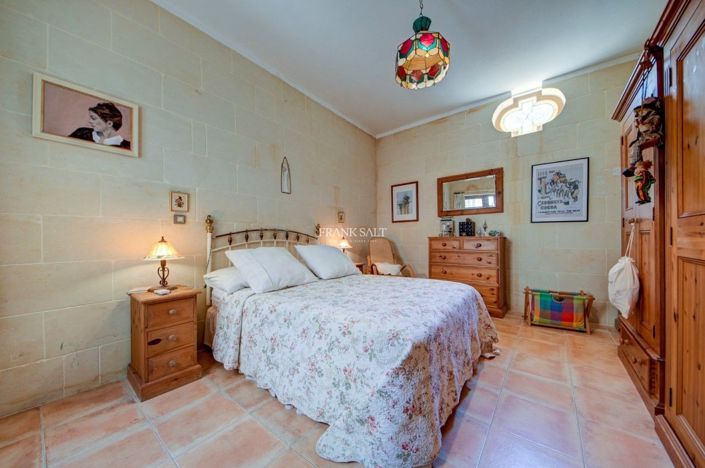 Image No.23-3 Bed Property for sale