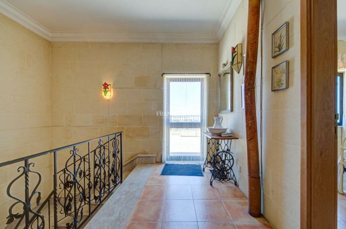 Image No.32-3 Bed Property for sale