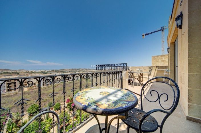 Image No.38-3 Bed Property for sale